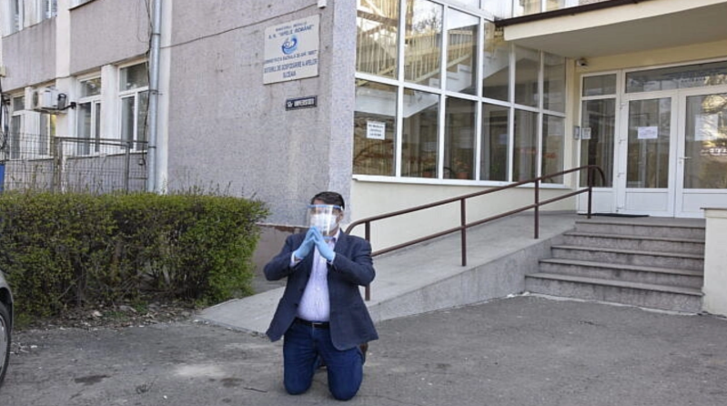 Demitere din funcție pentru o rugăciune in public